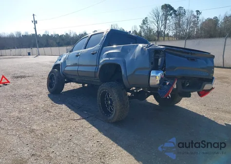 2018 Toyota Tacoma Sr5 V6 z USA, uszkodzony, nr VIN 3TMAZ5CN6JM069319